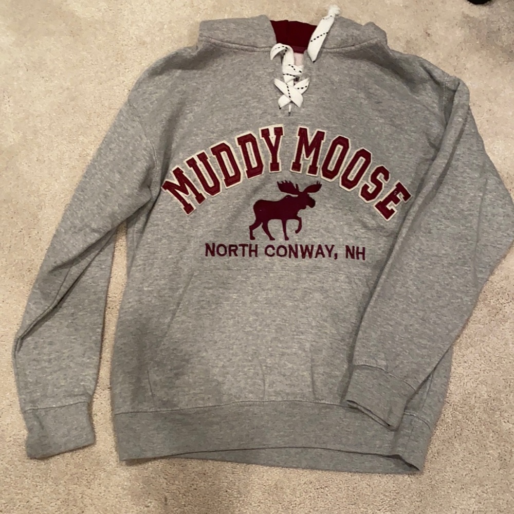 Restaurant in New Hampshire, Muddy Moose sweatshirt